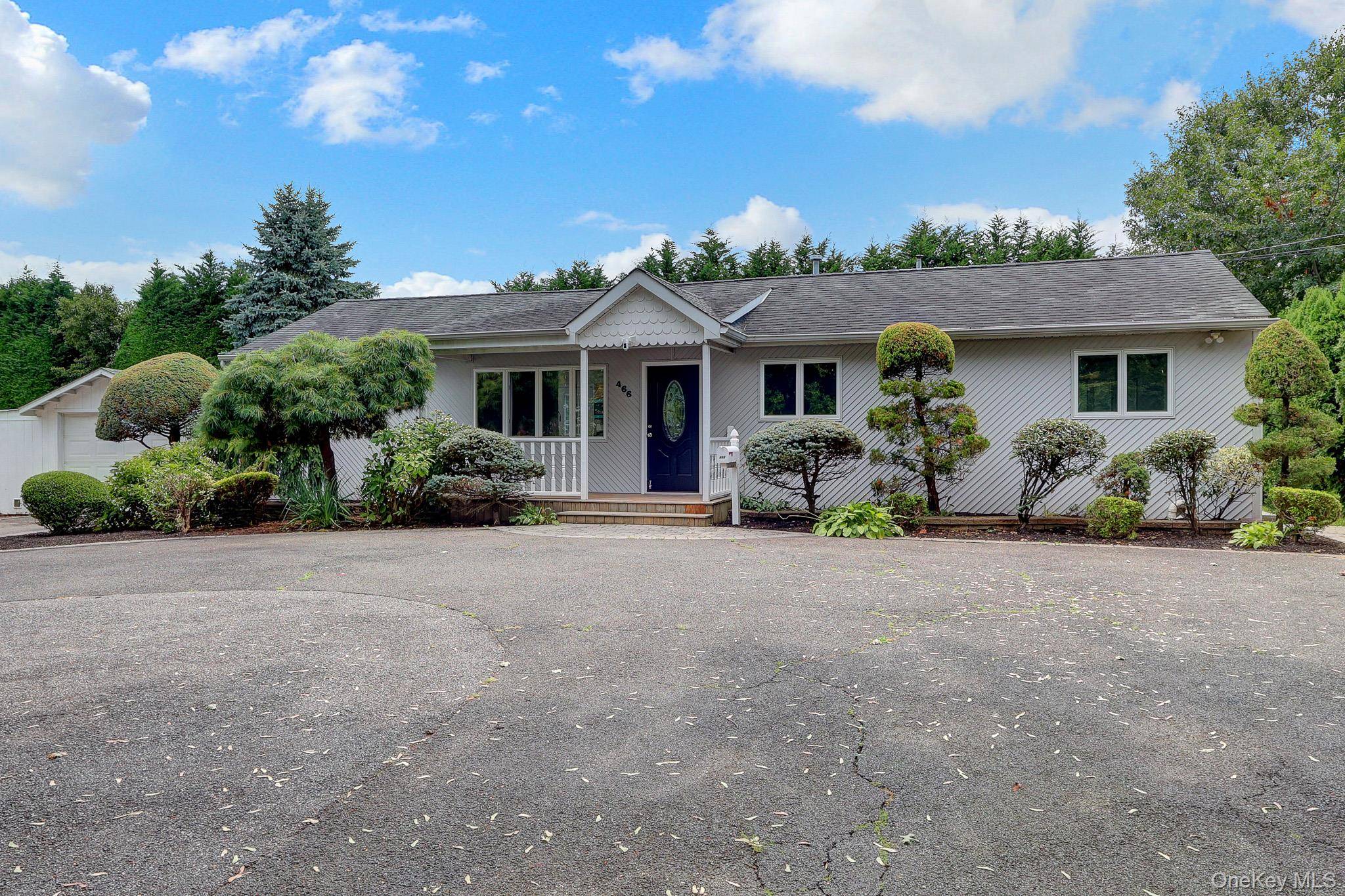 466 W 4th ST, West Islip, NY 11795