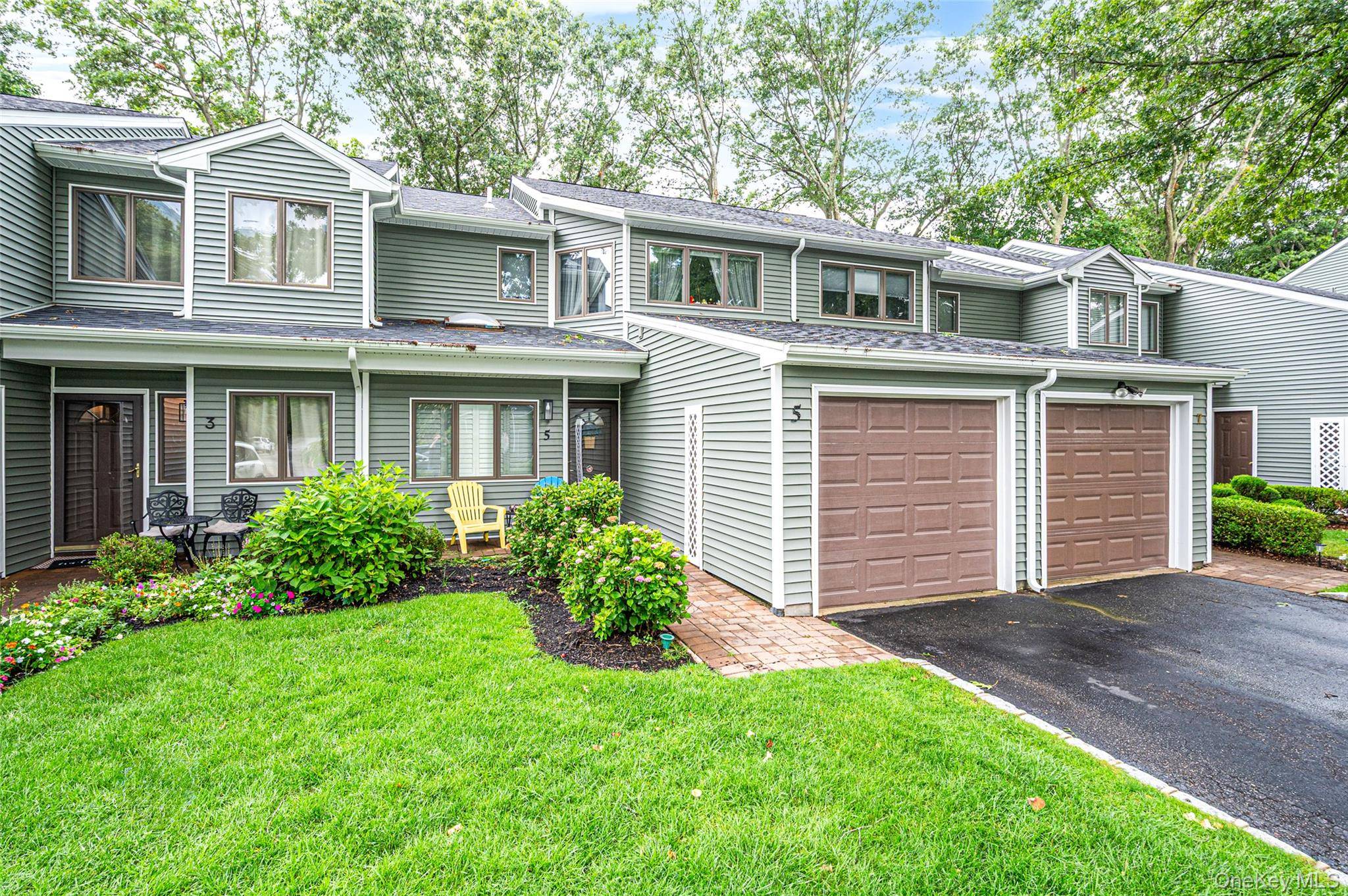 5 Jeremy CIR, Nesconset, NY 11767