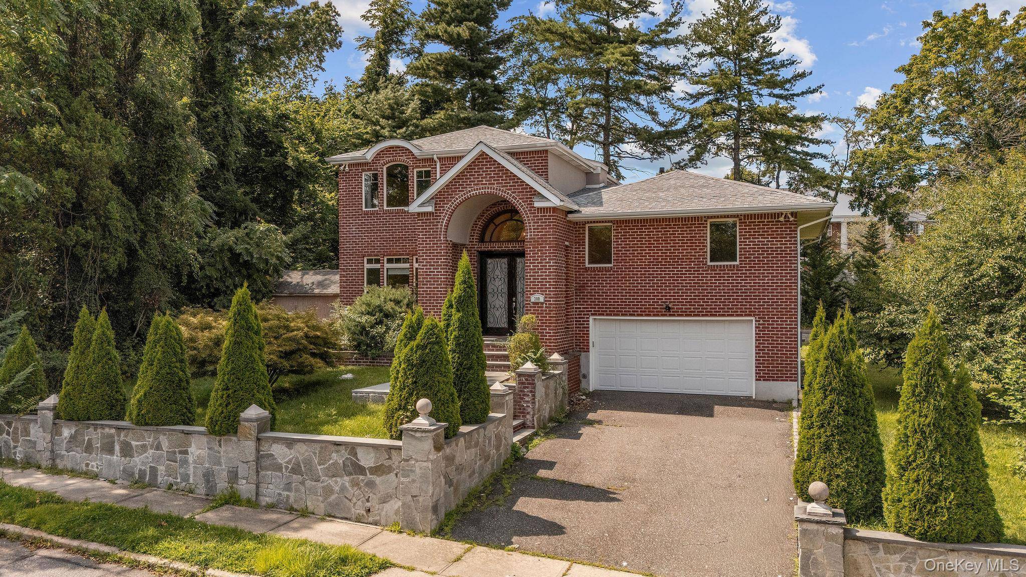 300 Ellen PL, Jericho, NY 11753