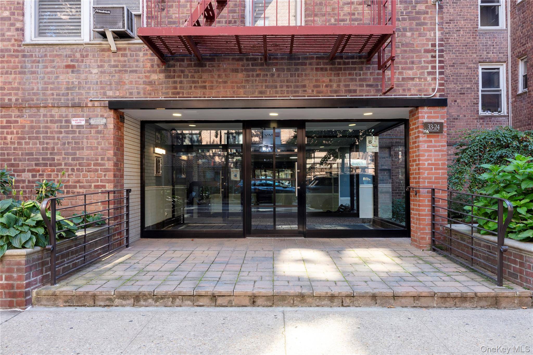 33-24 91 ST #4S, Jackson Heights, NY 11372