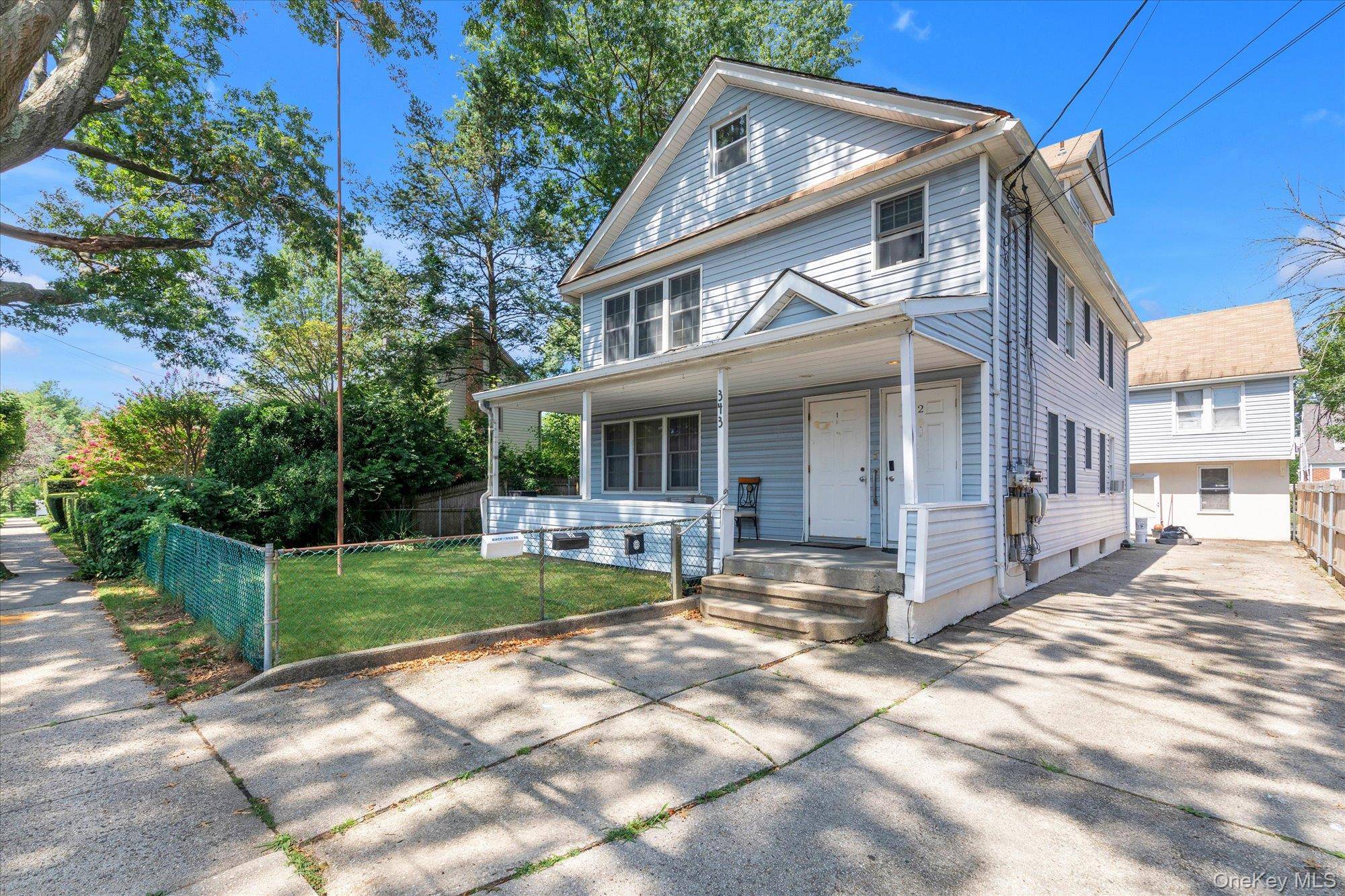 343 Roslyn AVE, Carle Place, NY 11514