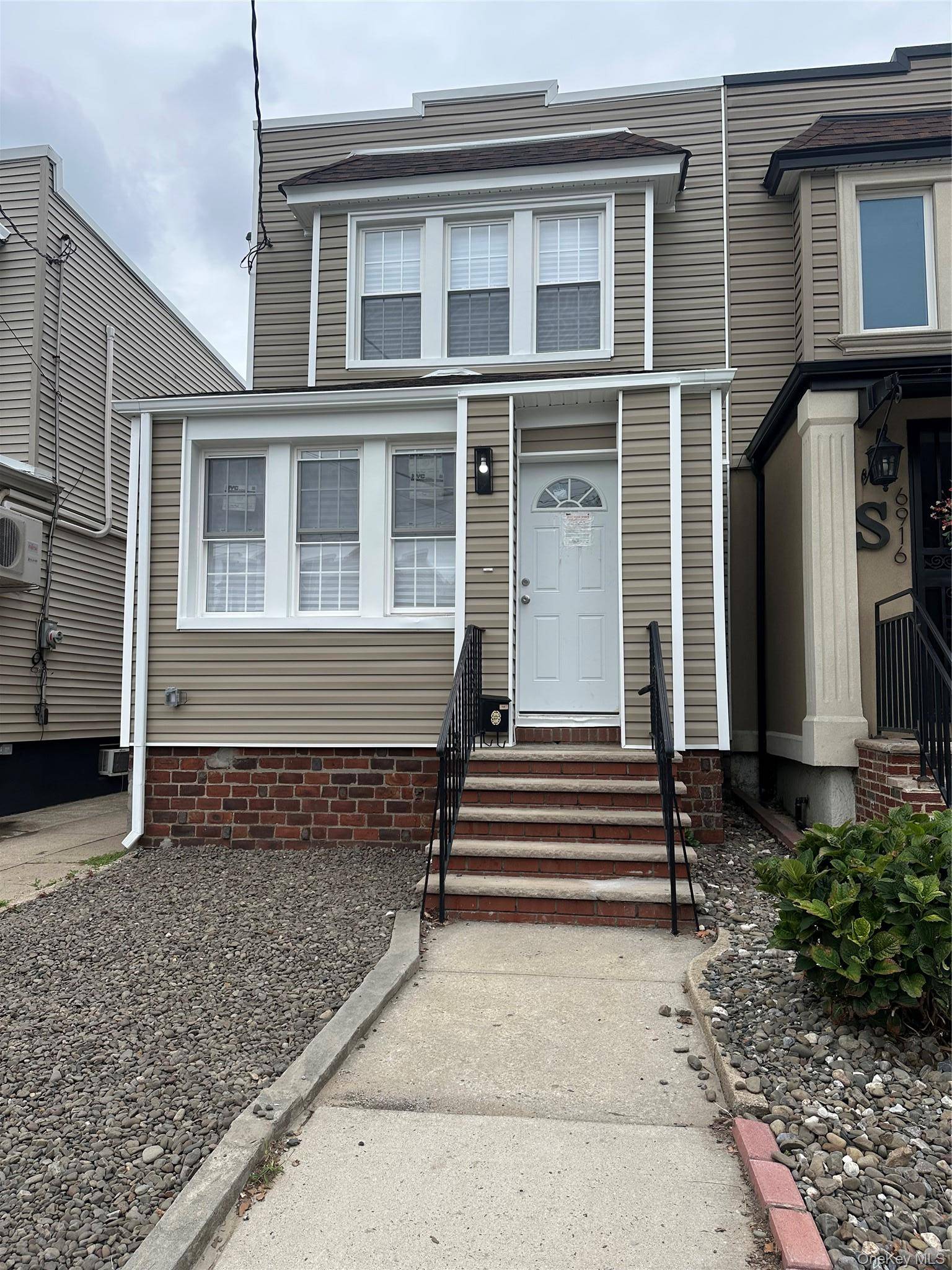 6918 69th ST, Ridgewood, NY 11385