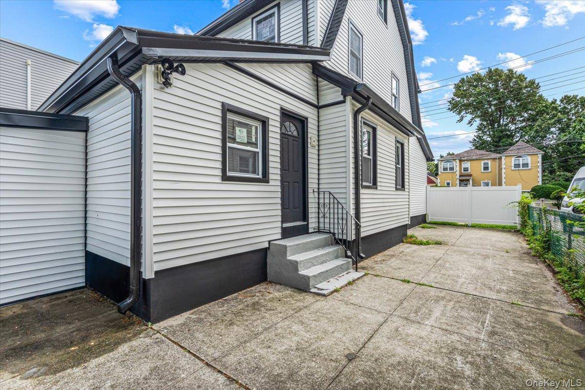 143-36 222nd ST, Laurelton, NY 11413