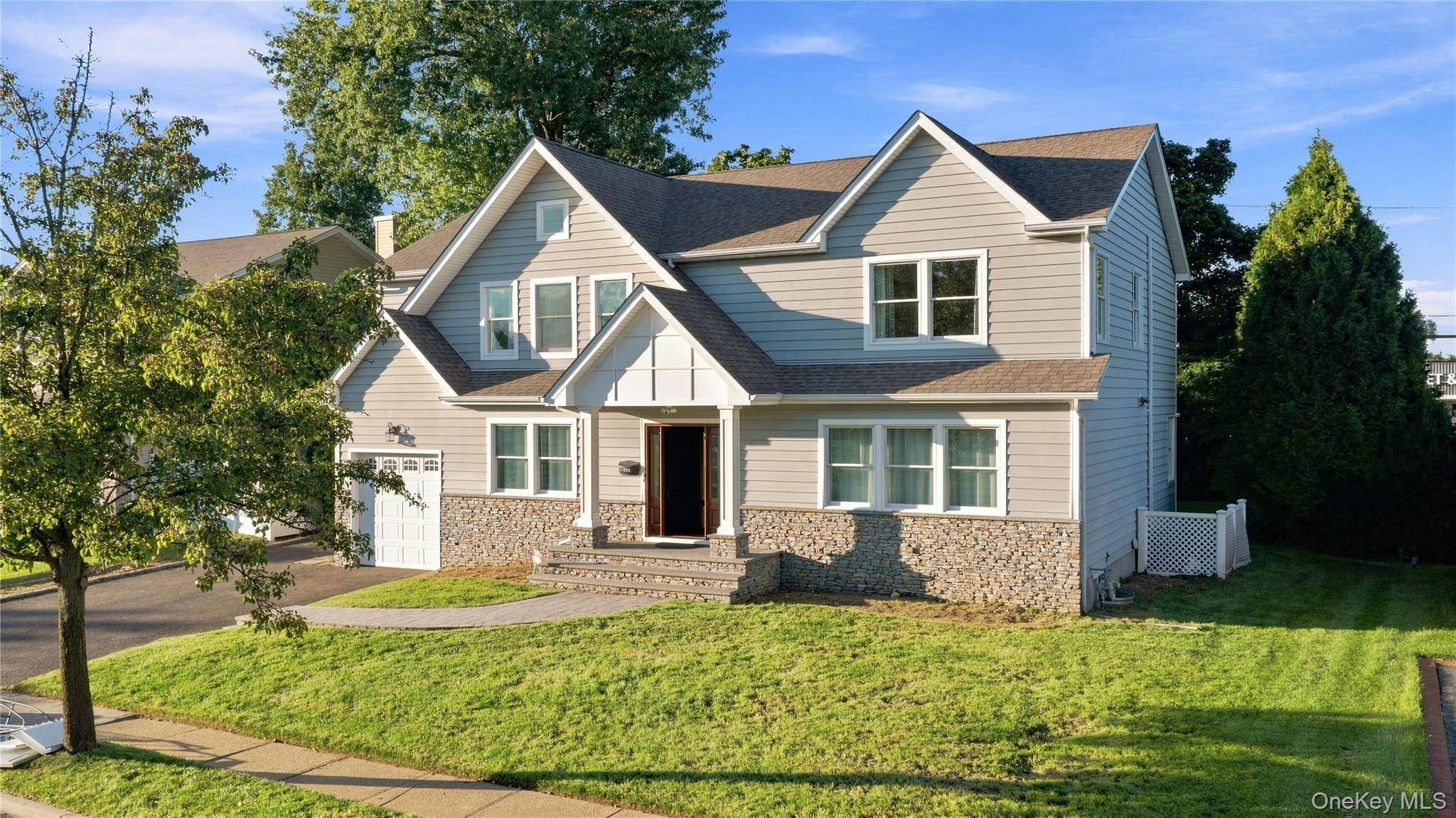 22 Forest DR, Jericho, NY 11753