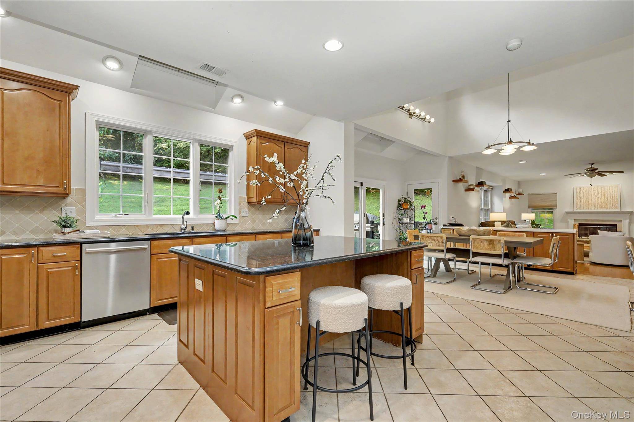11 Faith LN, Ardsley, NY 10502