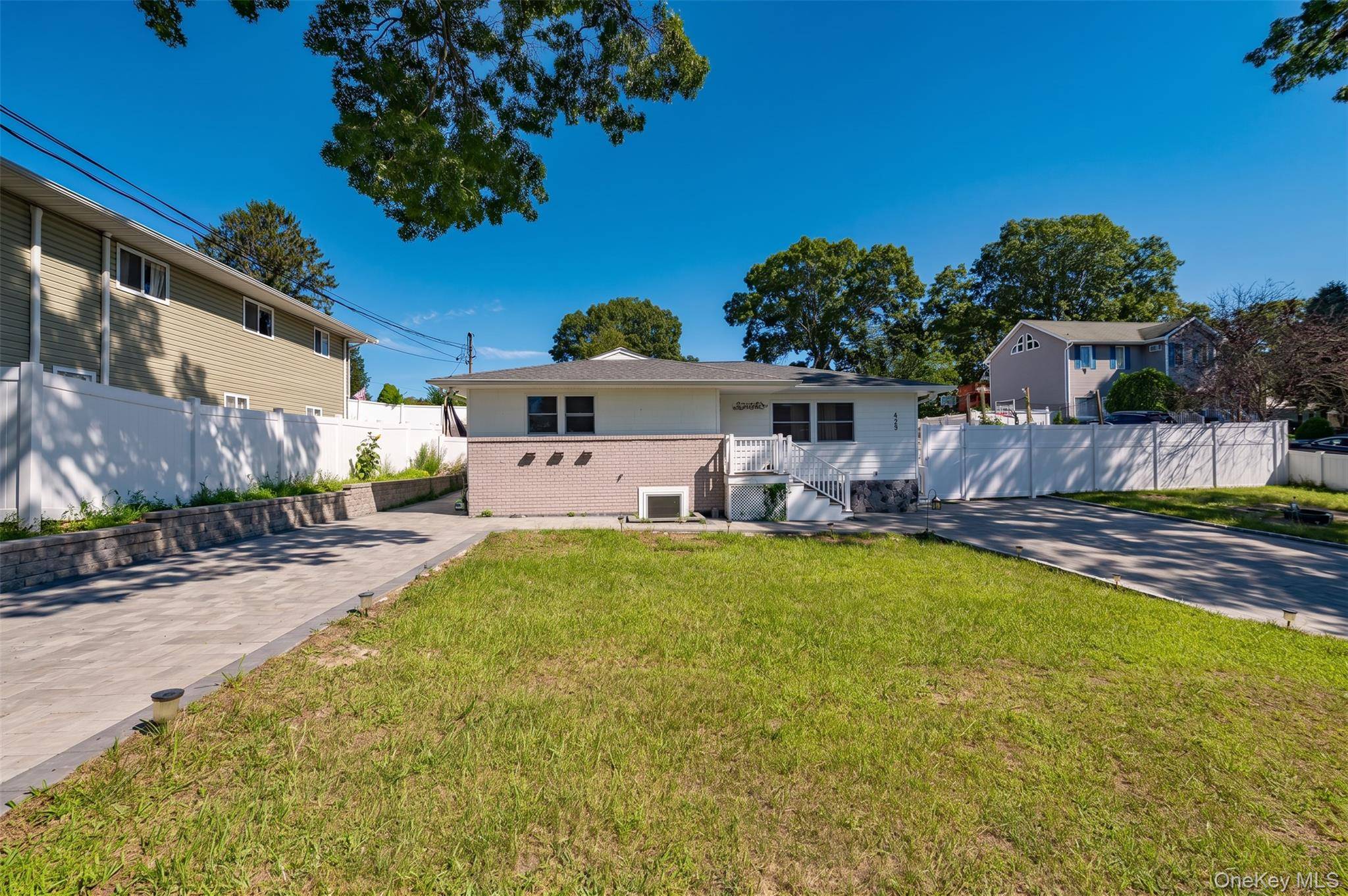 429 Ontario ST, Ronkonkoma, NY 11779