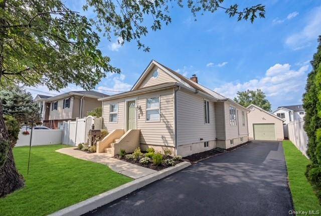 31 Cherry AVE, Bethpage, NY 11714