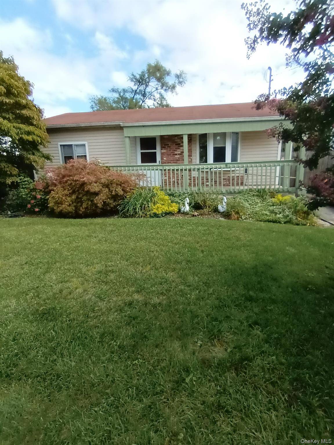 998 Bowling Green DR, Westbury, NY 11590