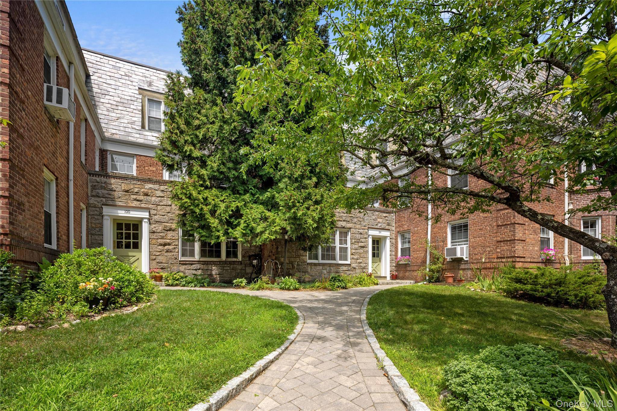 100 Pinewood RD #1C, Hartsdale, NY 10530