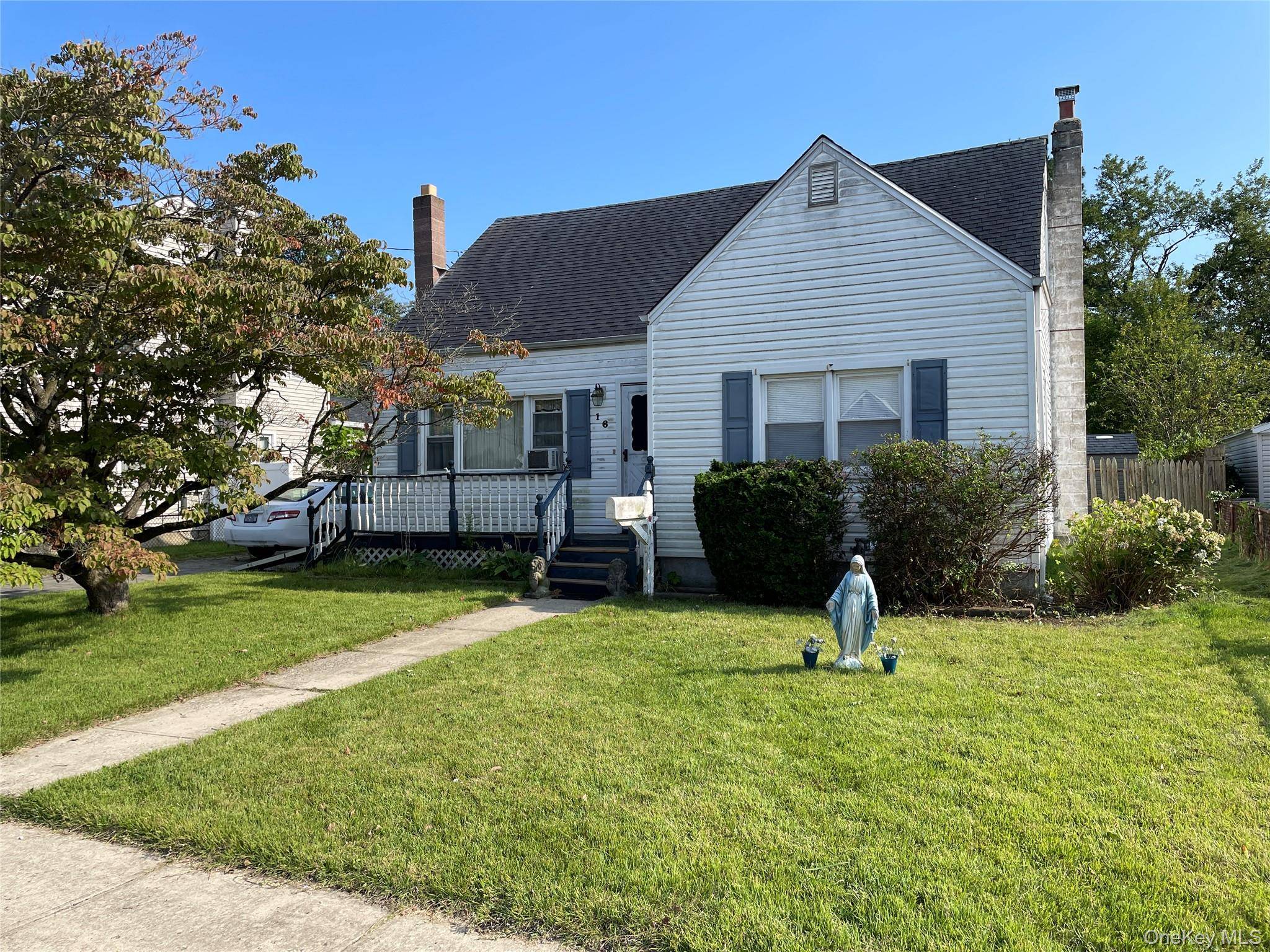 16 Heathcote RD, Lindenhurst, NY 11757