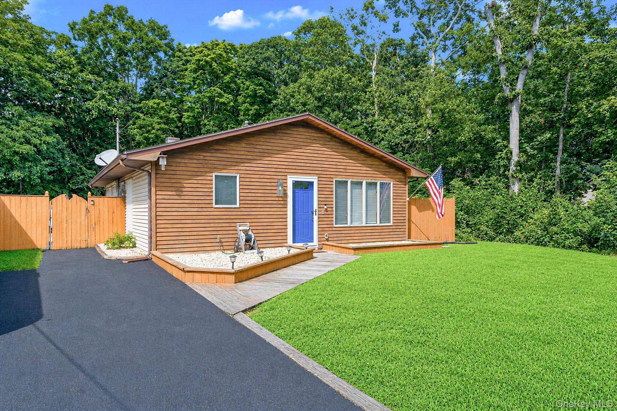 43 Wavecrest DR, Mastic Beach, NY 11951