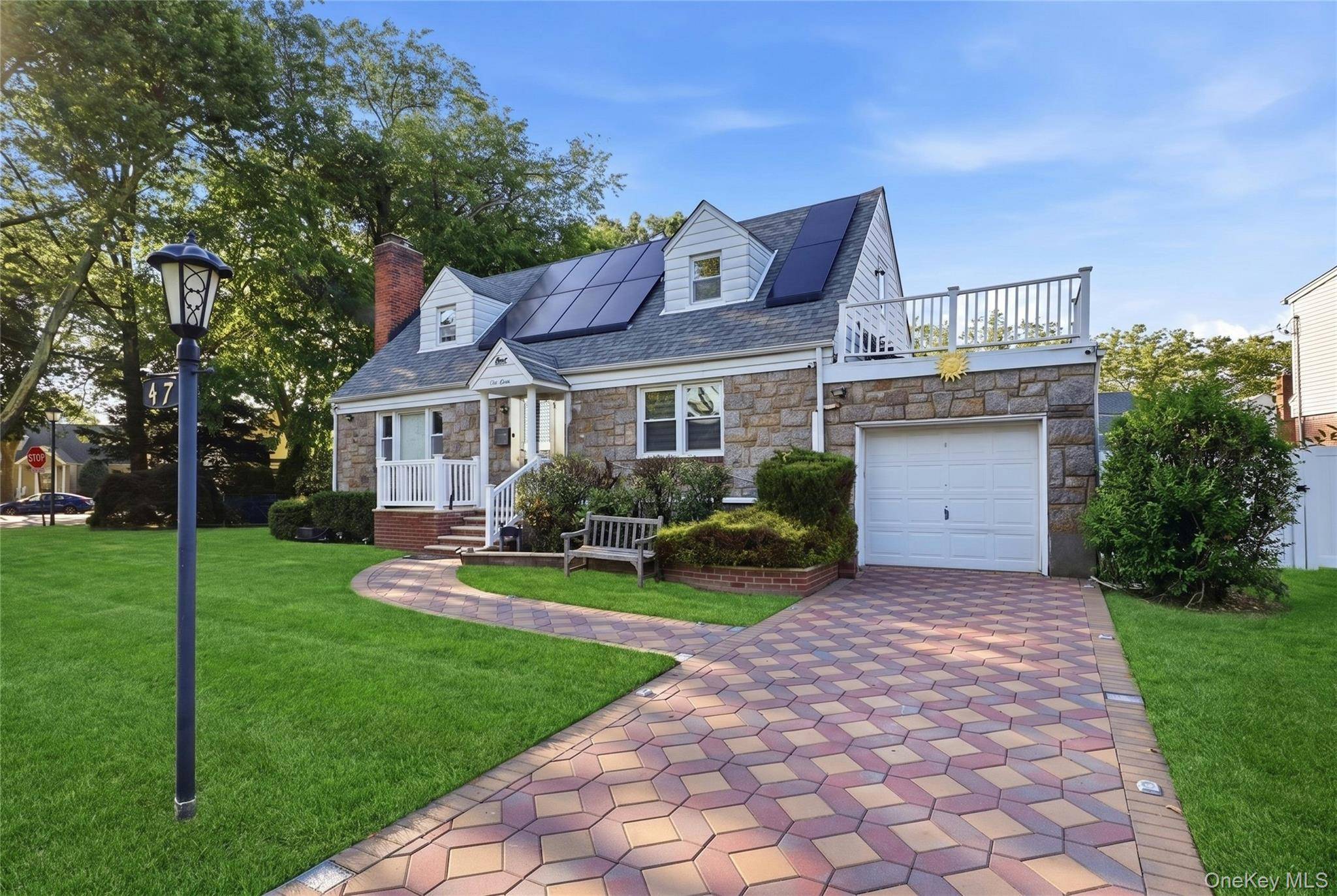 47 Sperry CT, New Hyde Park, NY 11040