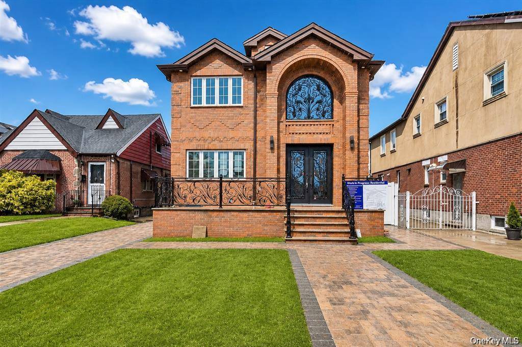 27-09 Utopia Pkwy, Flushing, NY 11358