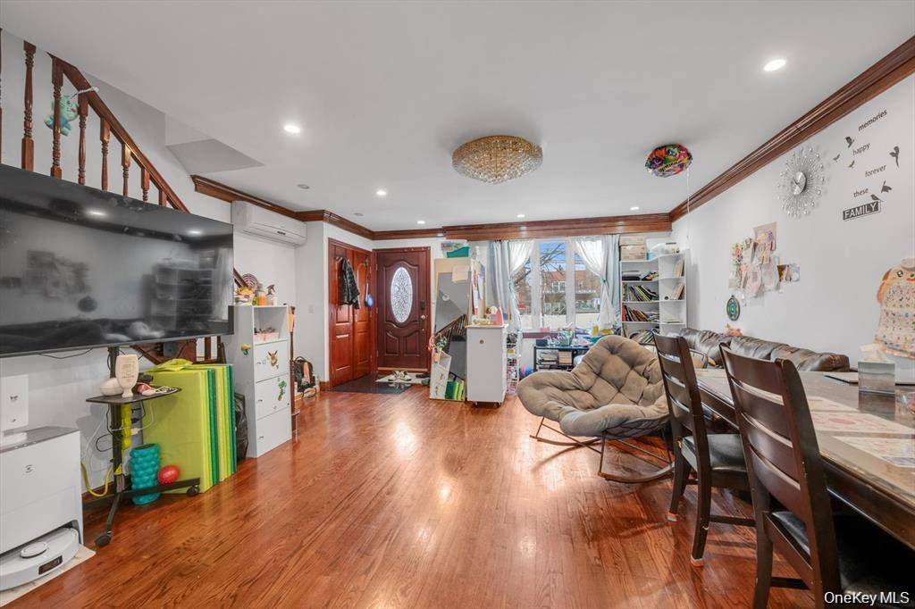 6906 Fresh Meadow LN, Fresh Meadows, NY 11365