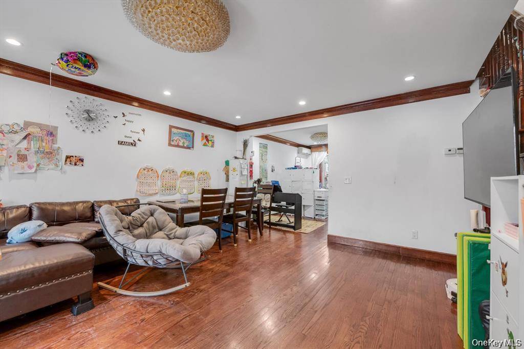 6906 Fresh Meadow LN, Fresh Meadows, NY 11365