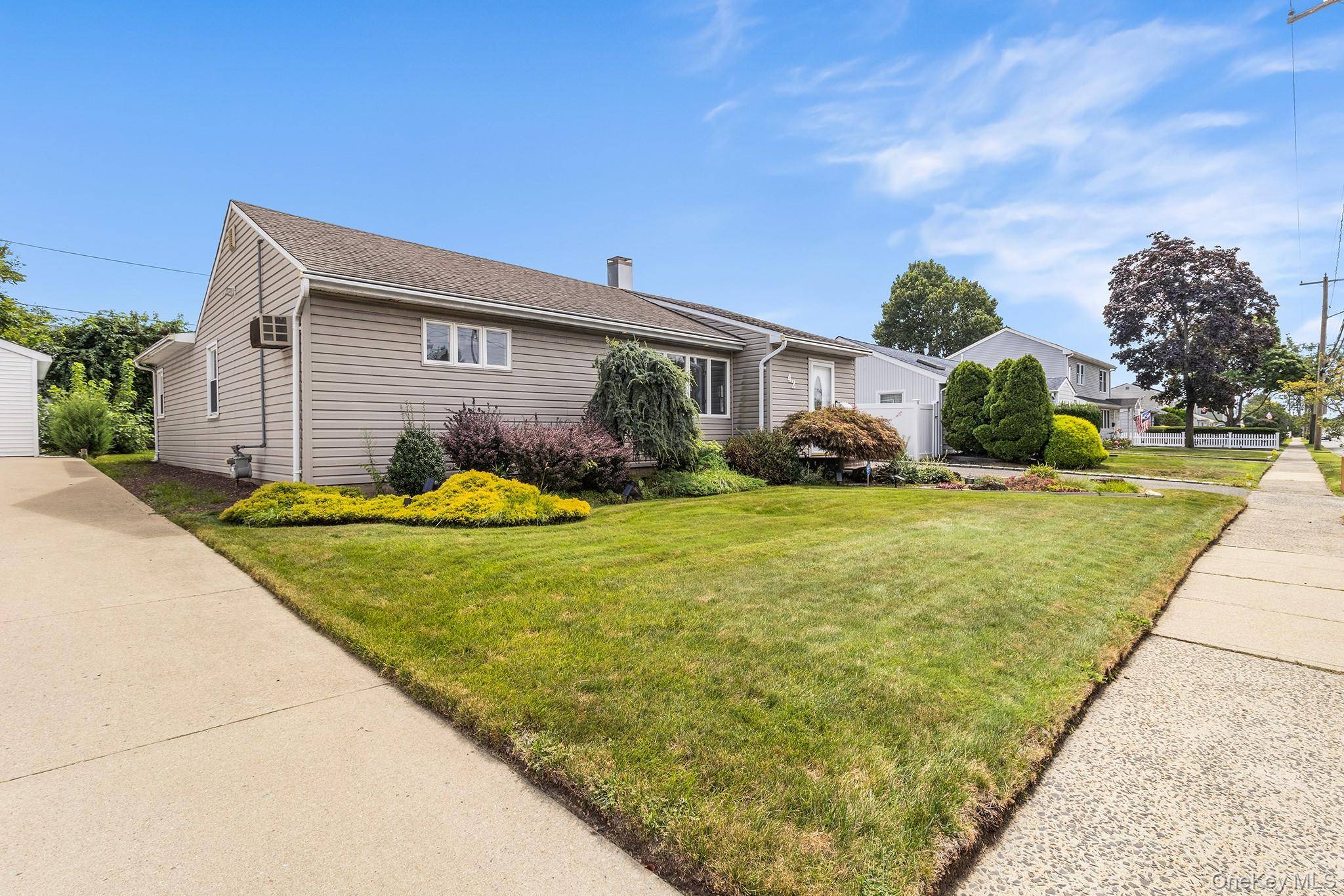 42 Stewart AVE, Bethpage, NY 11714