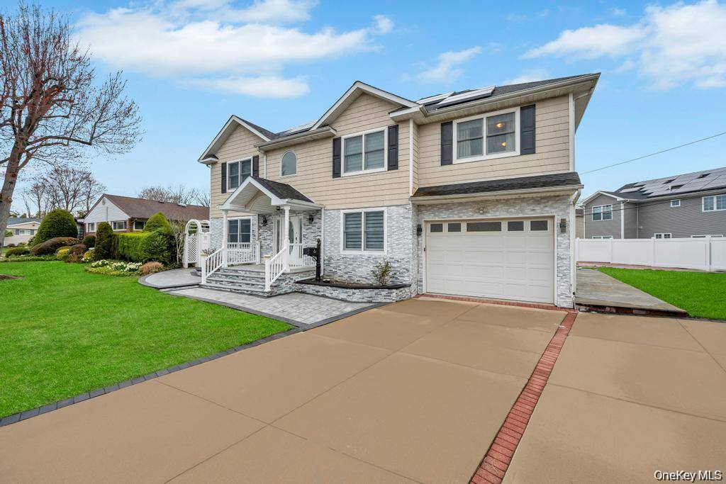6 Garden CIR, Syosset, NY 11791