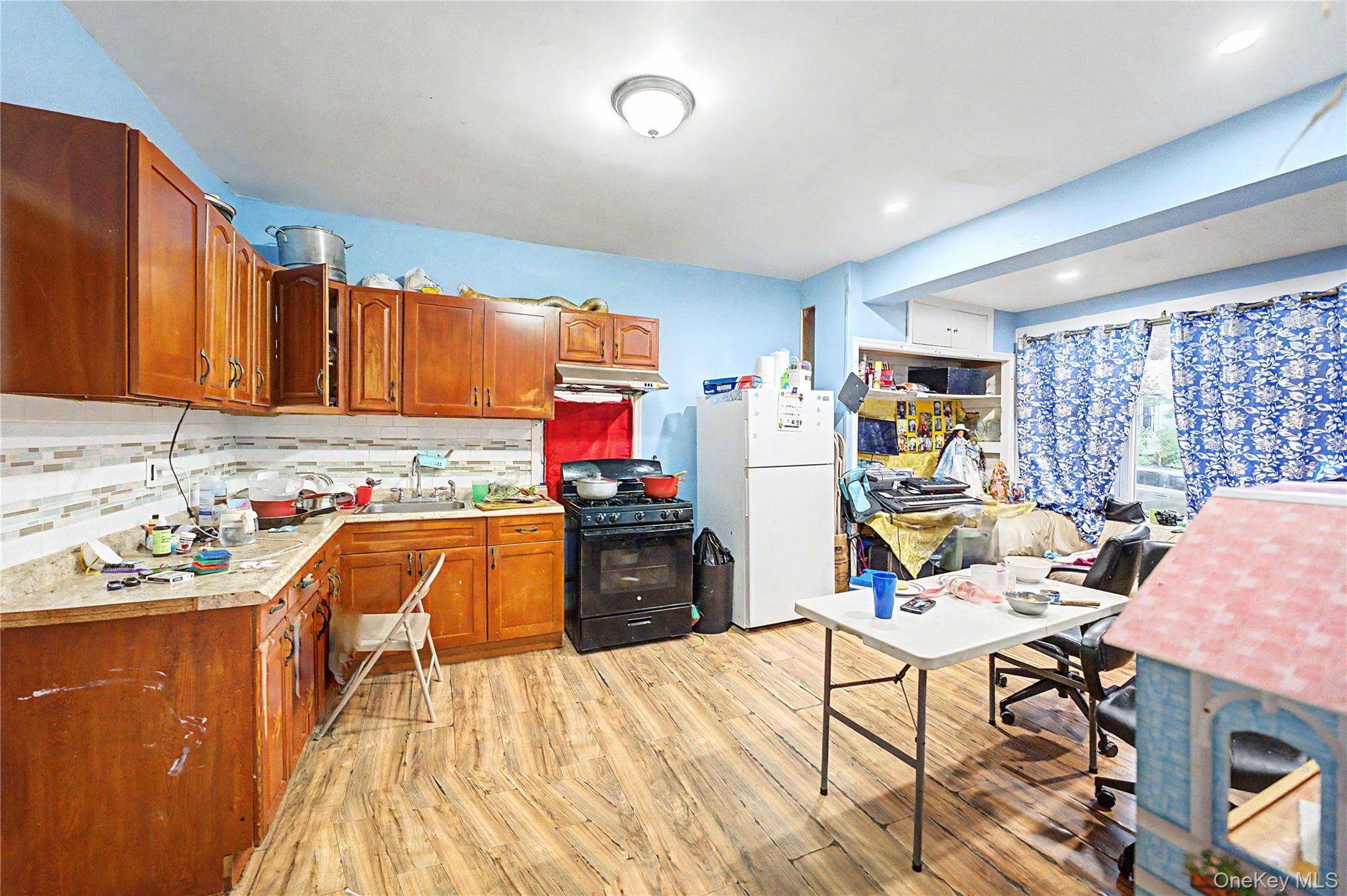 3723 111 ST, Corona, NY 11368