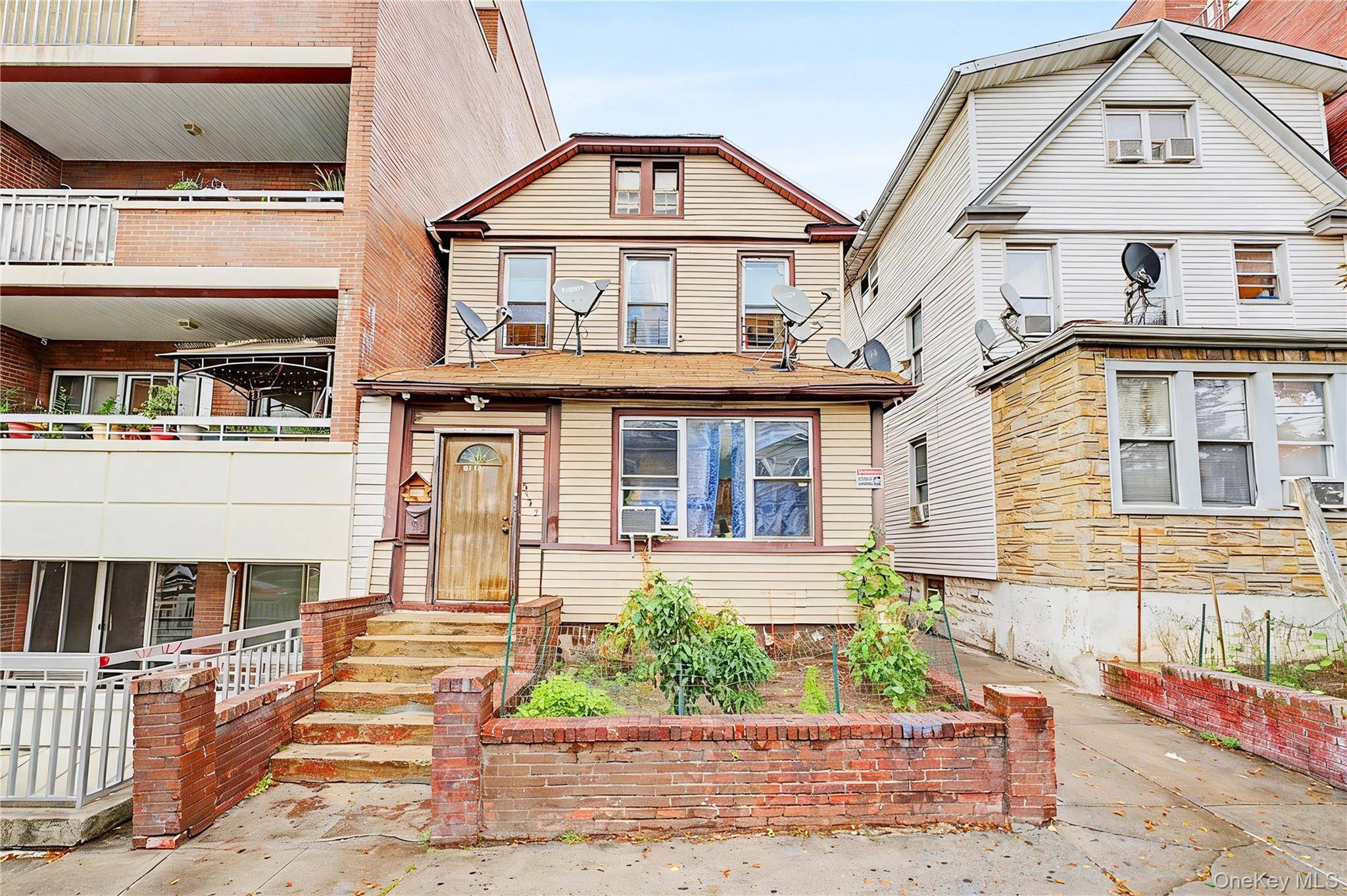 3723 111 ST, Corona, NY 11368