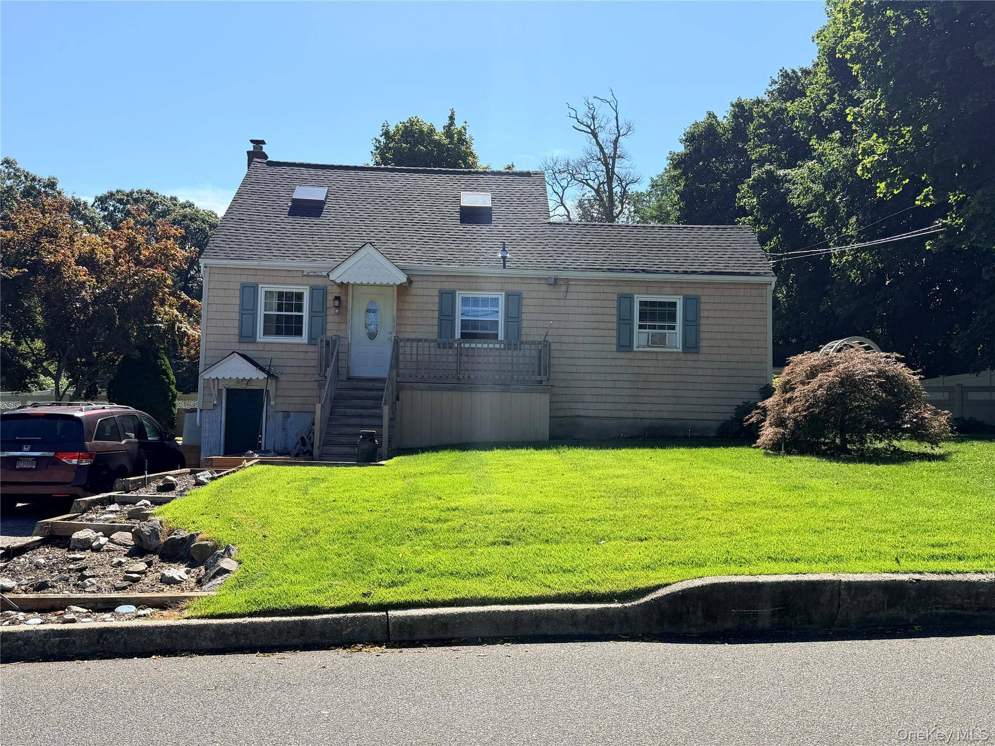 67 Rosewood RD, Kings Park, NY 11754