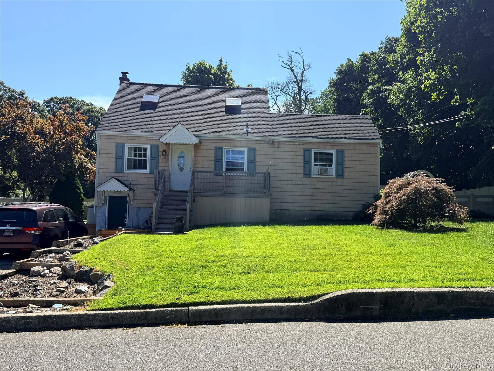 67 Rosewood RD, Kings Park, NY 11754