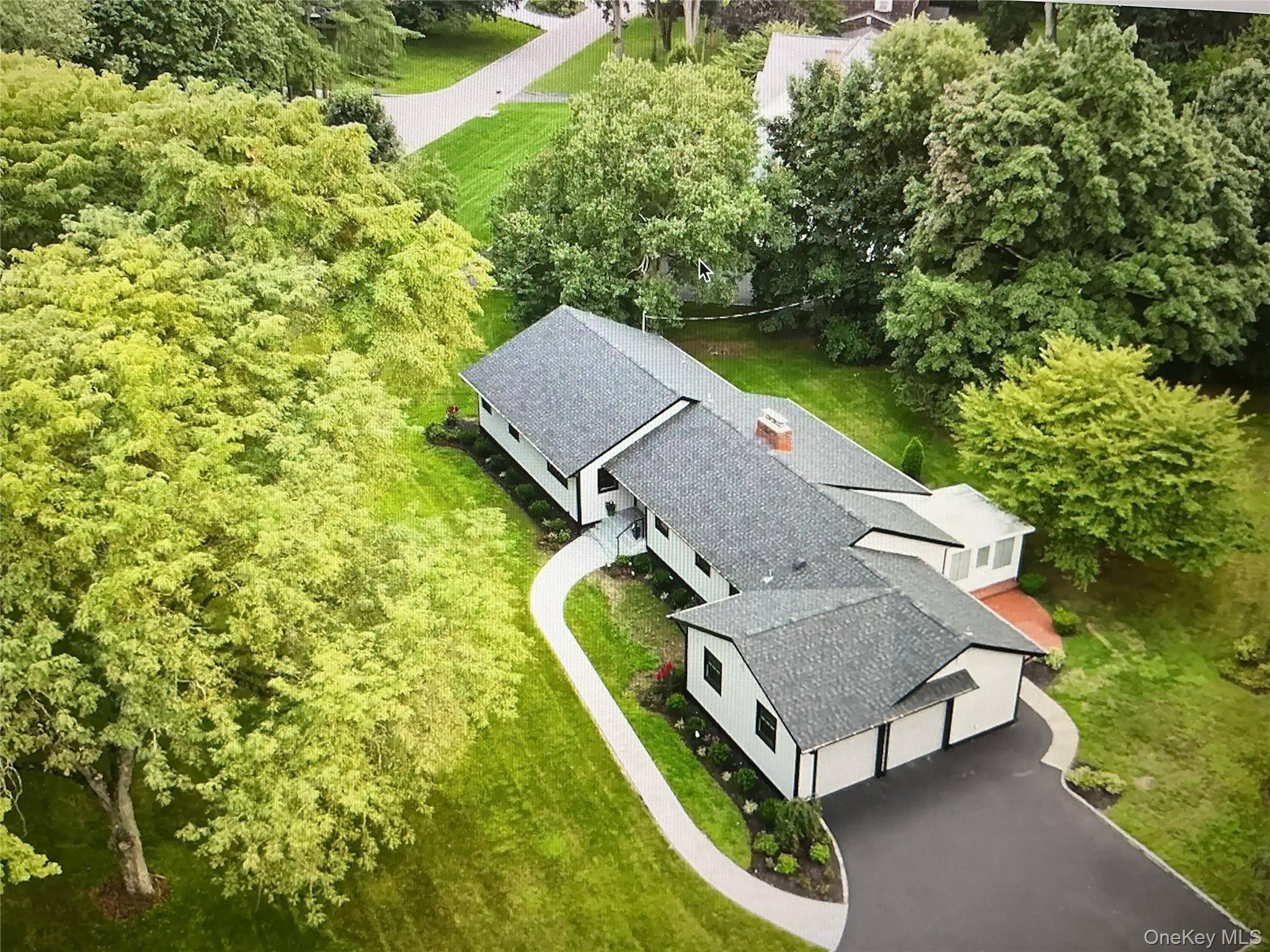 19 MICHAELS LN, Old Brookville, NY 11545