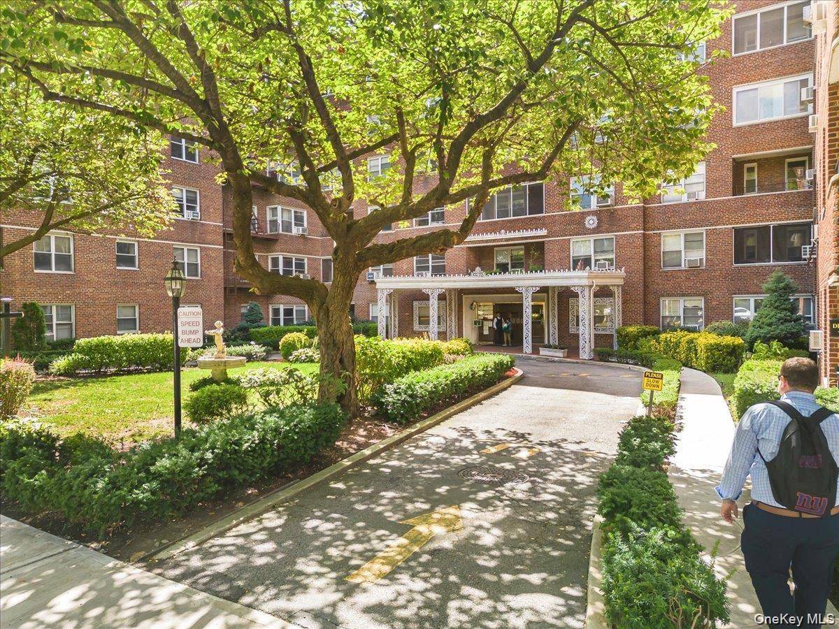 67-66 108th ST #B31, Forest Hills, NY 11375