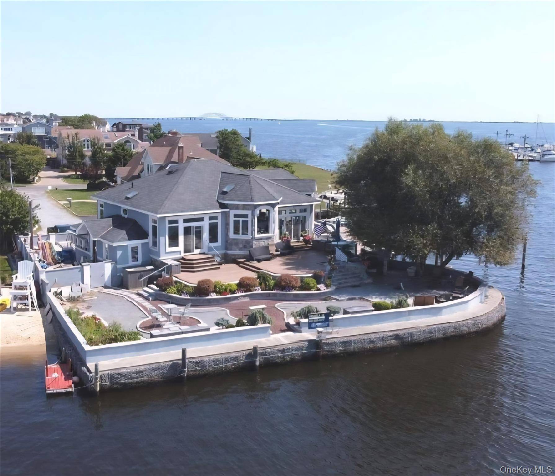 238 W Islip RD, West Islip, NY 11795