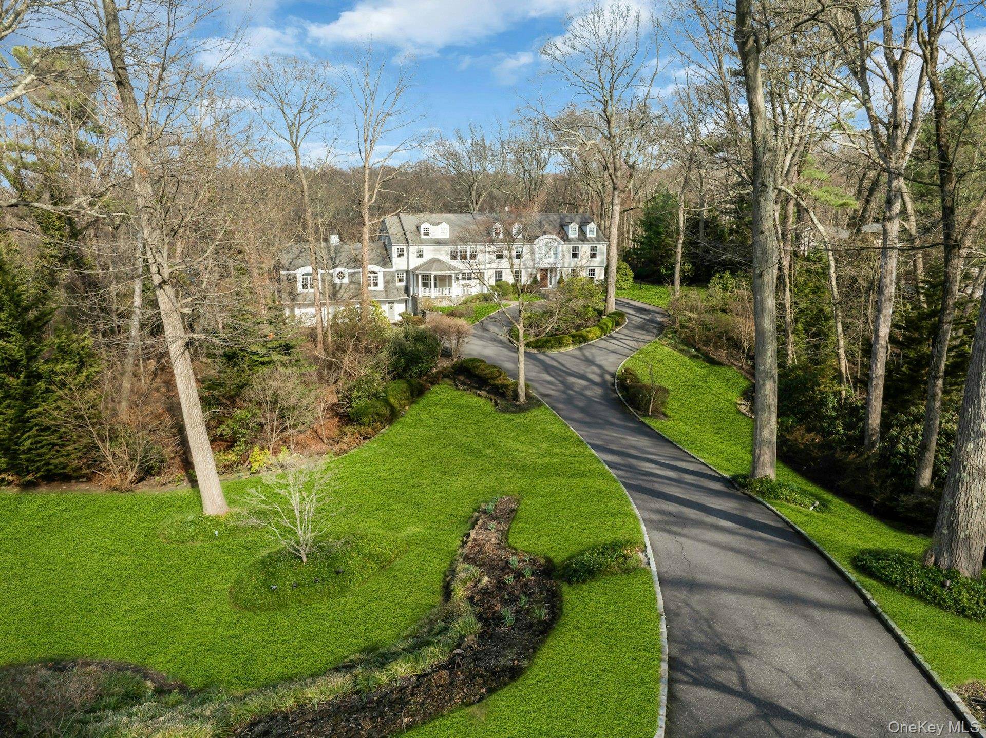 10 Redmond LN, Oyster Bay, NY 11771