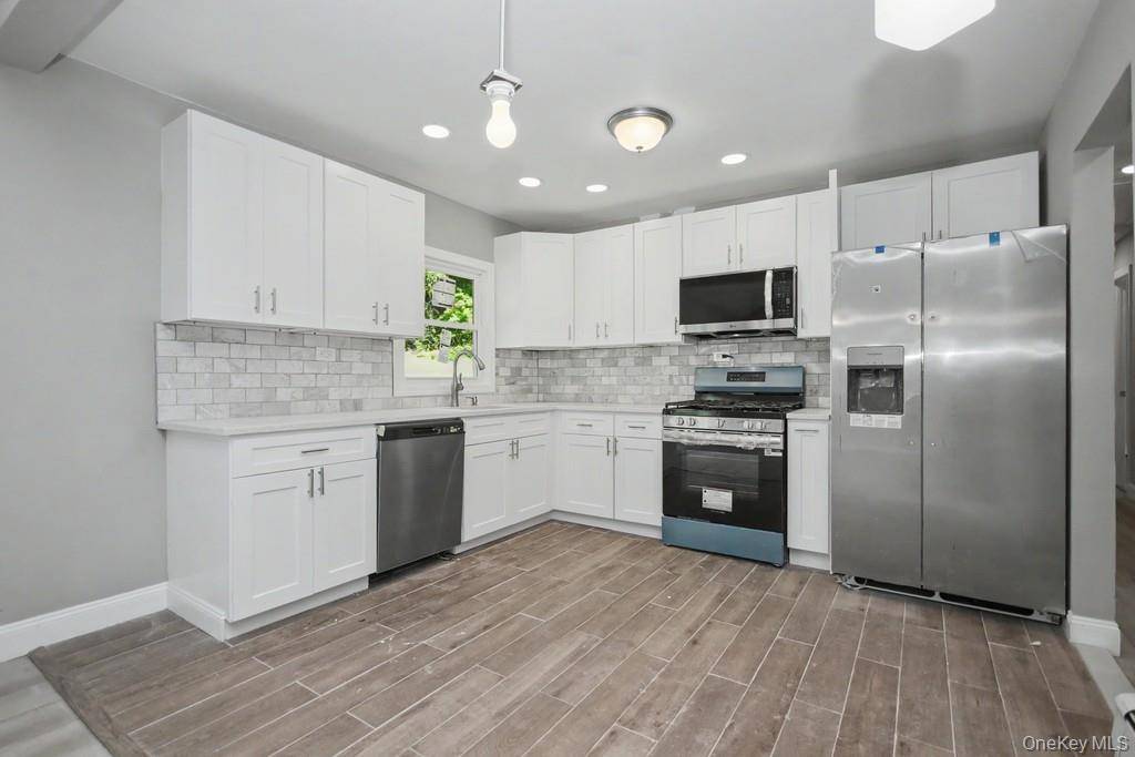 19 Englewood TER, Mahopac, NY 10541