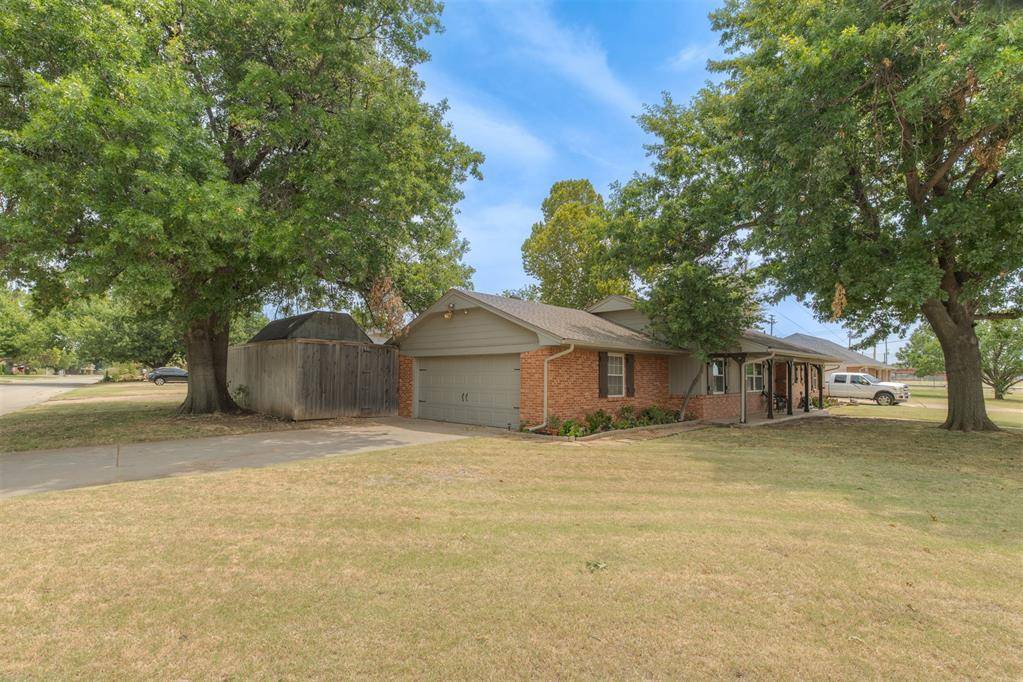 9404 N Lakeshore DR, Oklahoma City, OK 73120