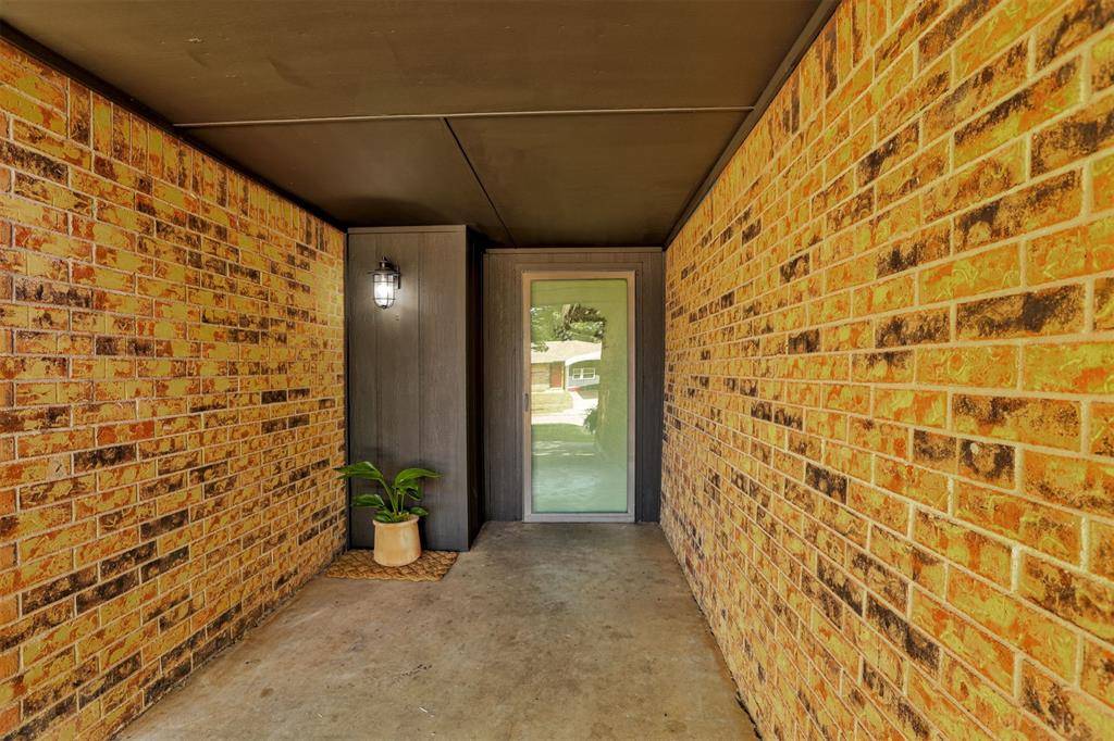 612 W Perry DR, Mustang, OK 73064