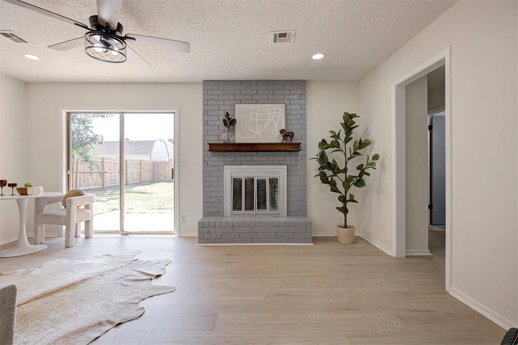 612 W Perry DR, Mustang, OK 73064