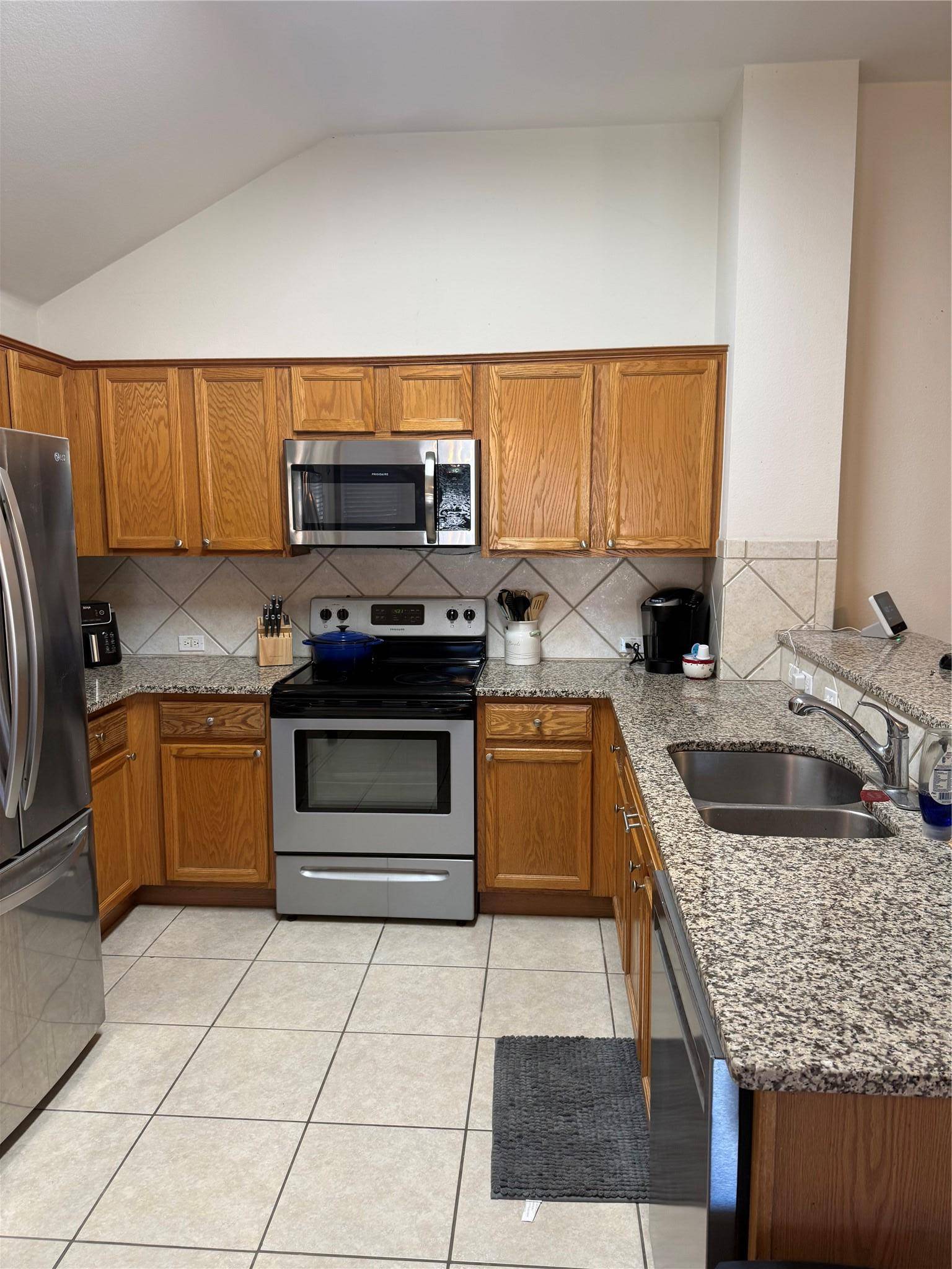 6007 Lone Star CT, Hutto, TX 78634