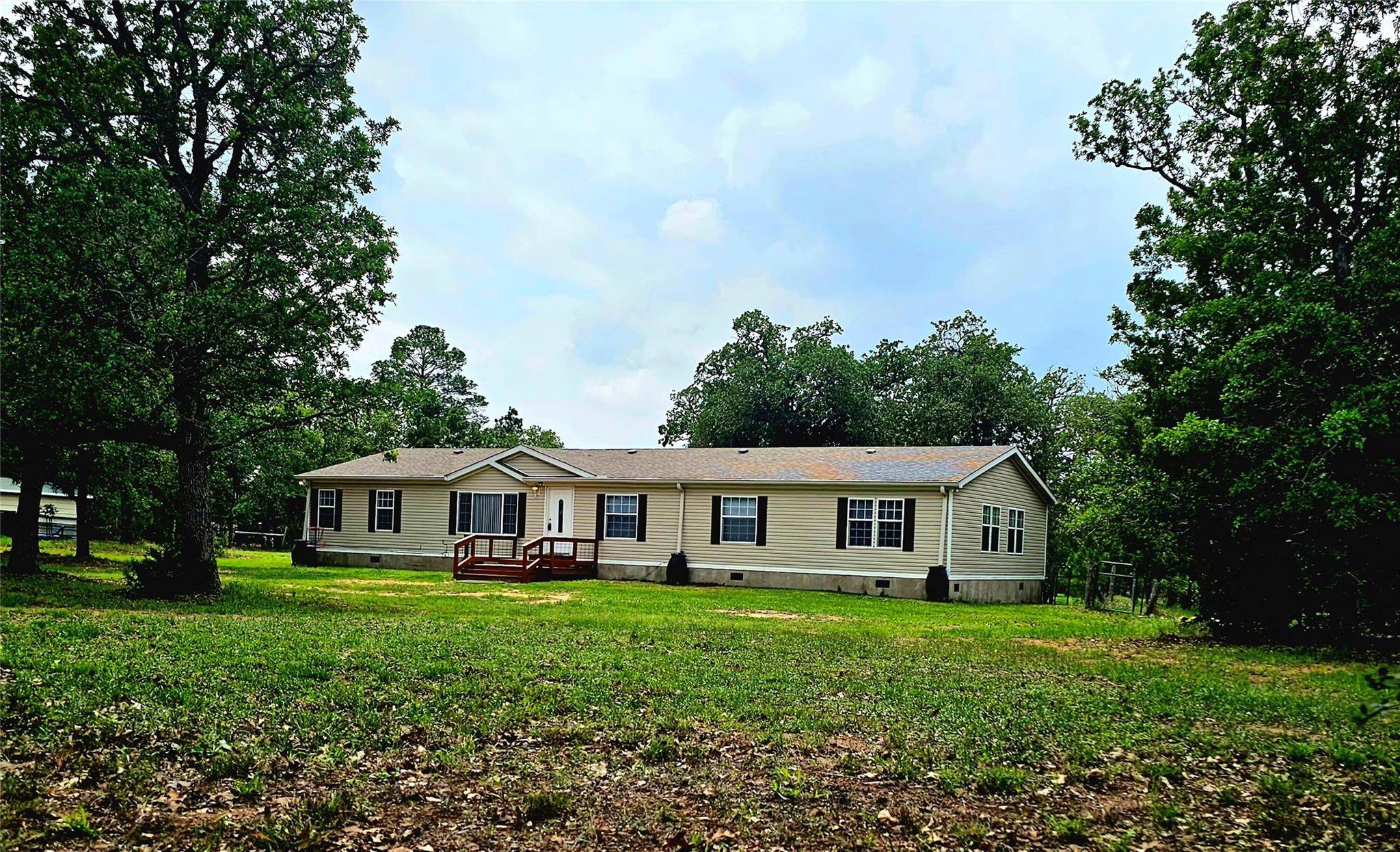 552 S Old Potato RD, Paige, TX 78659
