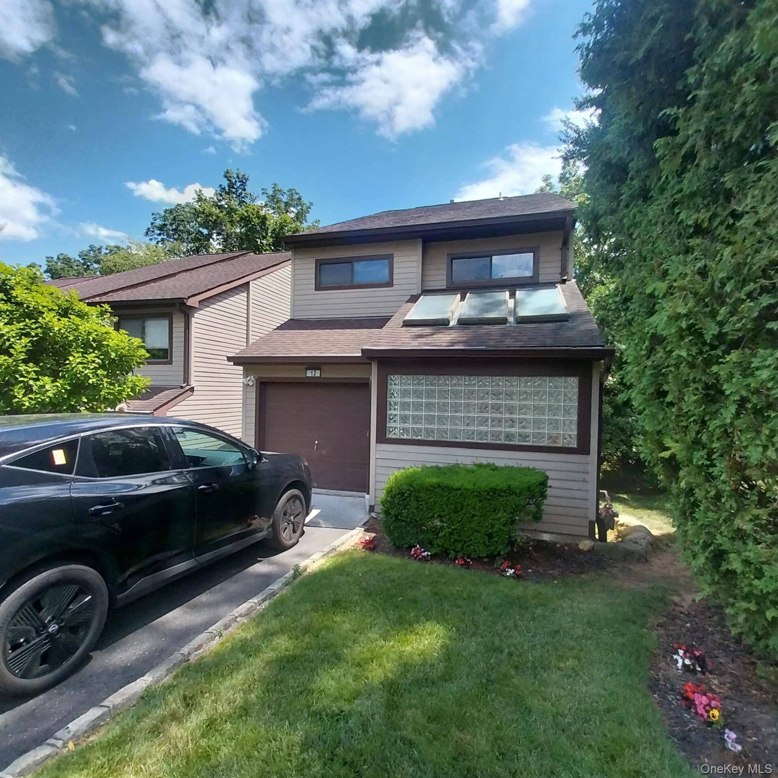 12 The Glen LN #12, Glen Head, NY 11545