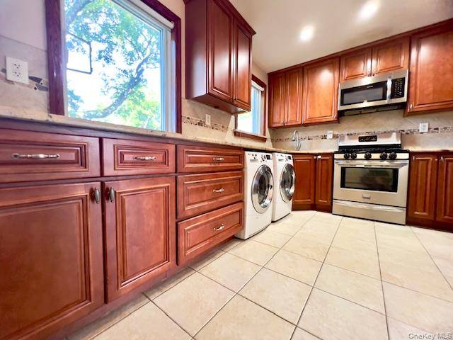 216-37 68th AVE #Upper, Oakland Gardens, NY 11364