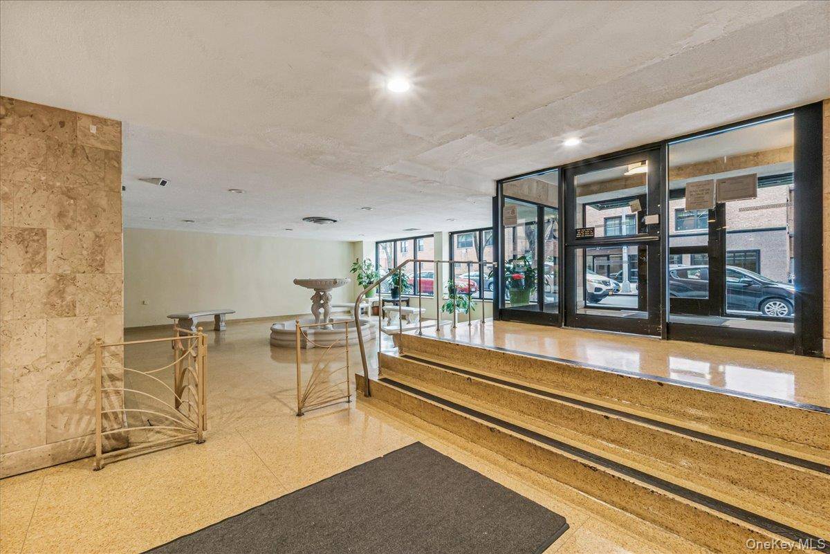 99-35 59th AVE #4k, Corona, NY 11368