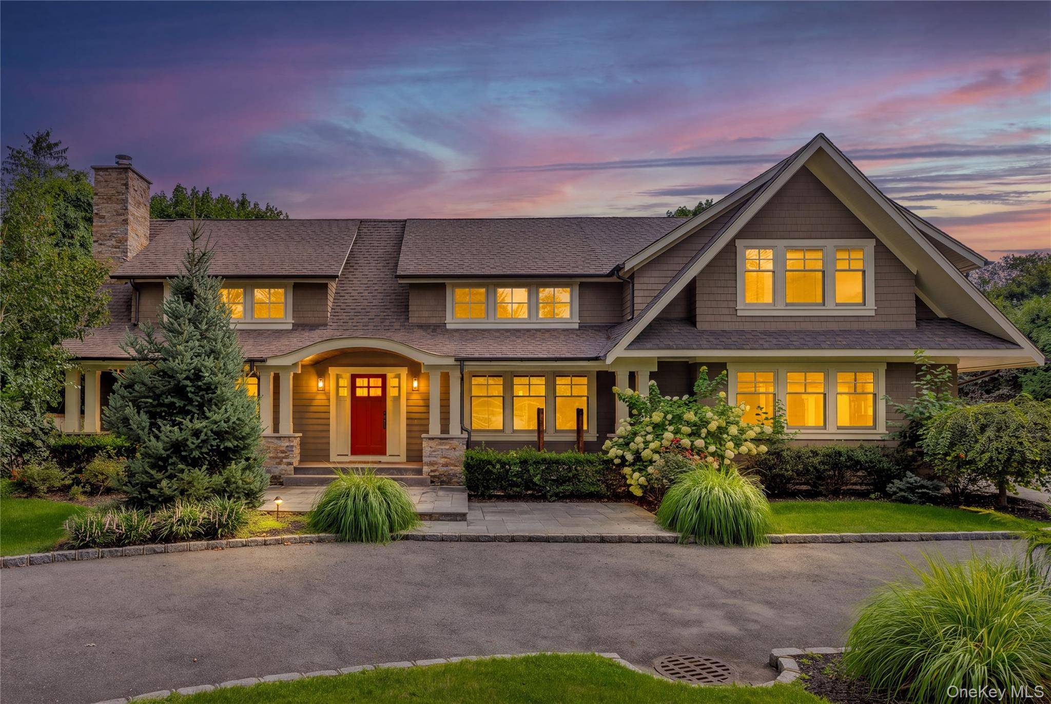 18 Green Meadow LN, Huntington, NY 11743