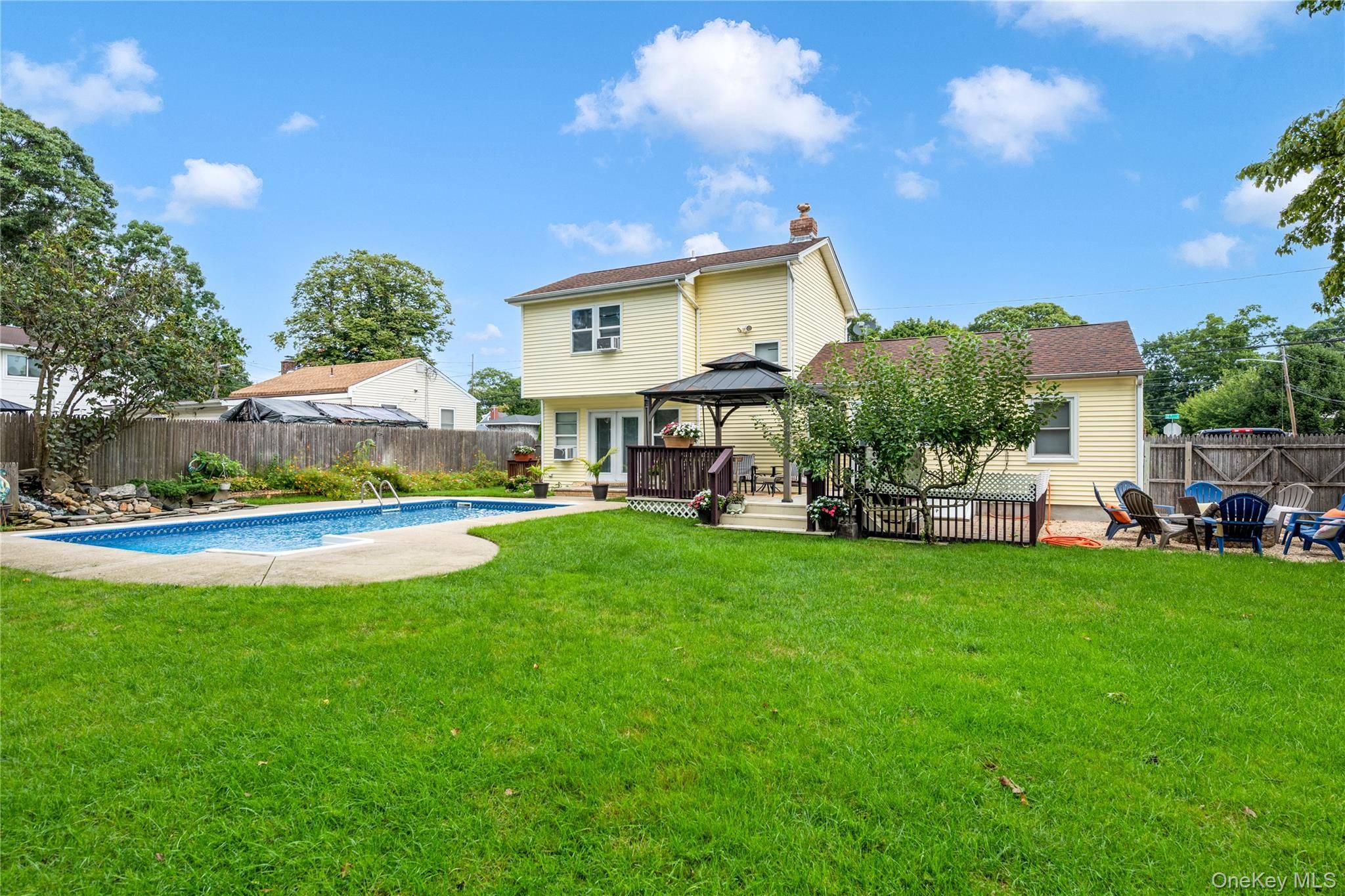 16 12th ST, Ronkonkoma, NY 11779
