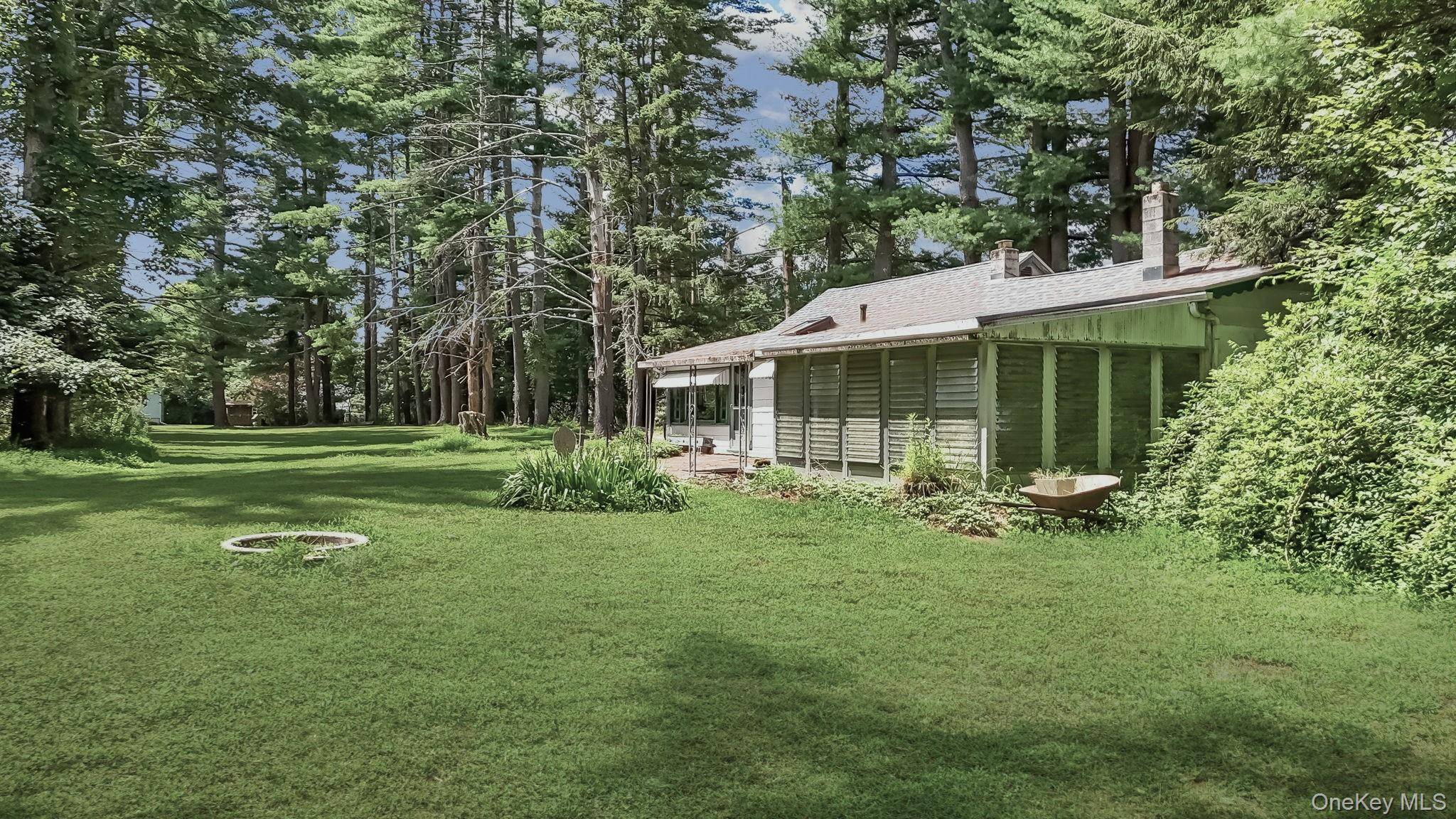 12 Kiernan GLN, Cuddebackville, NY 12729