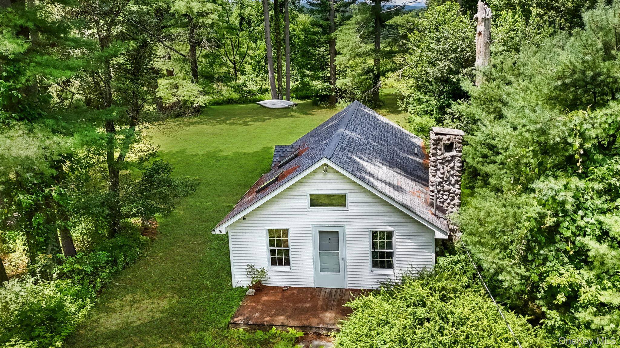 12 Kiernan GLN, Cuddebackville, NY 12729