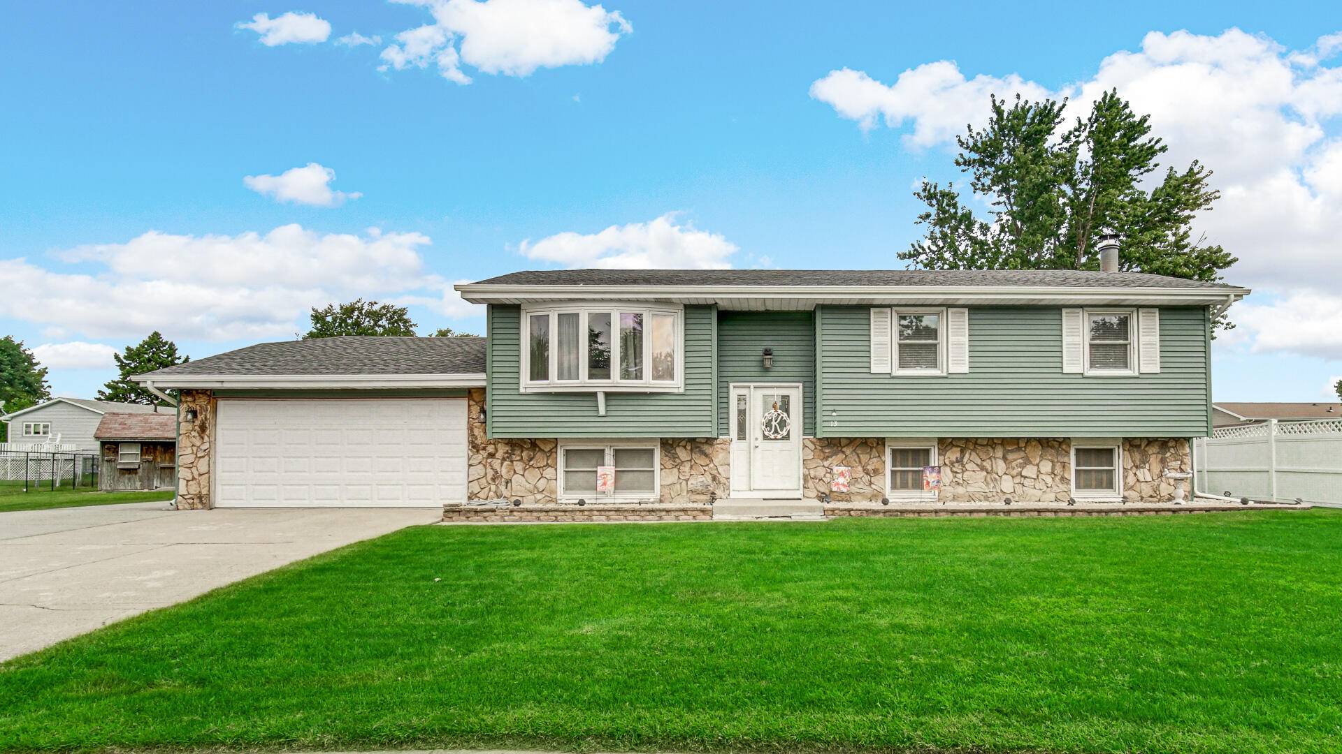 13 Lilac Drive, Dyer, IN 46311