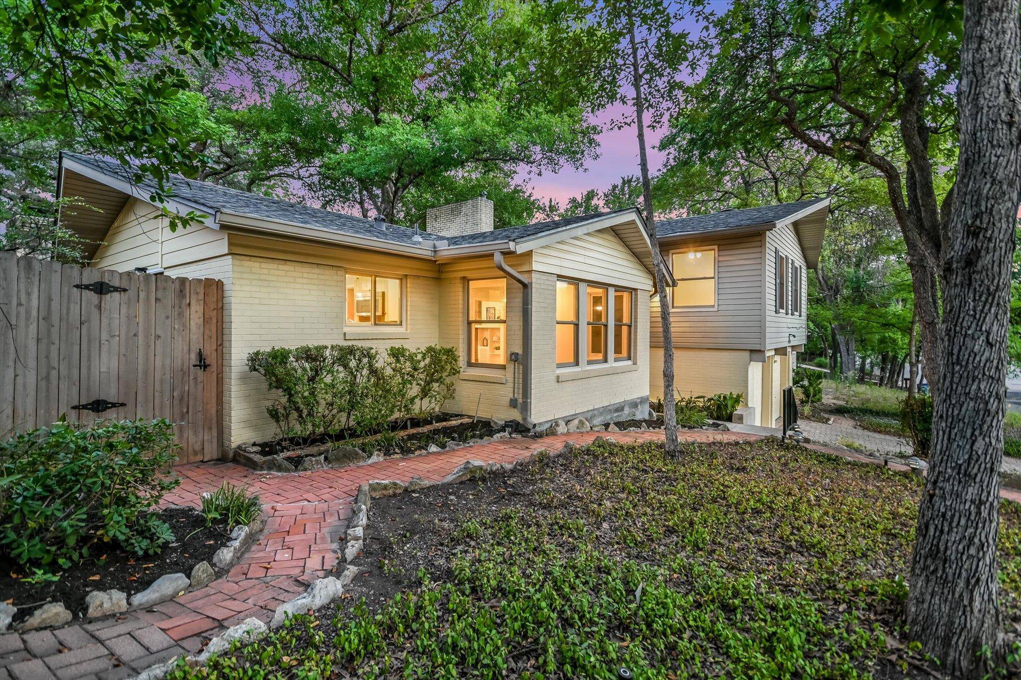 1113 BLUEBONNET LN, Austin, TX 78704