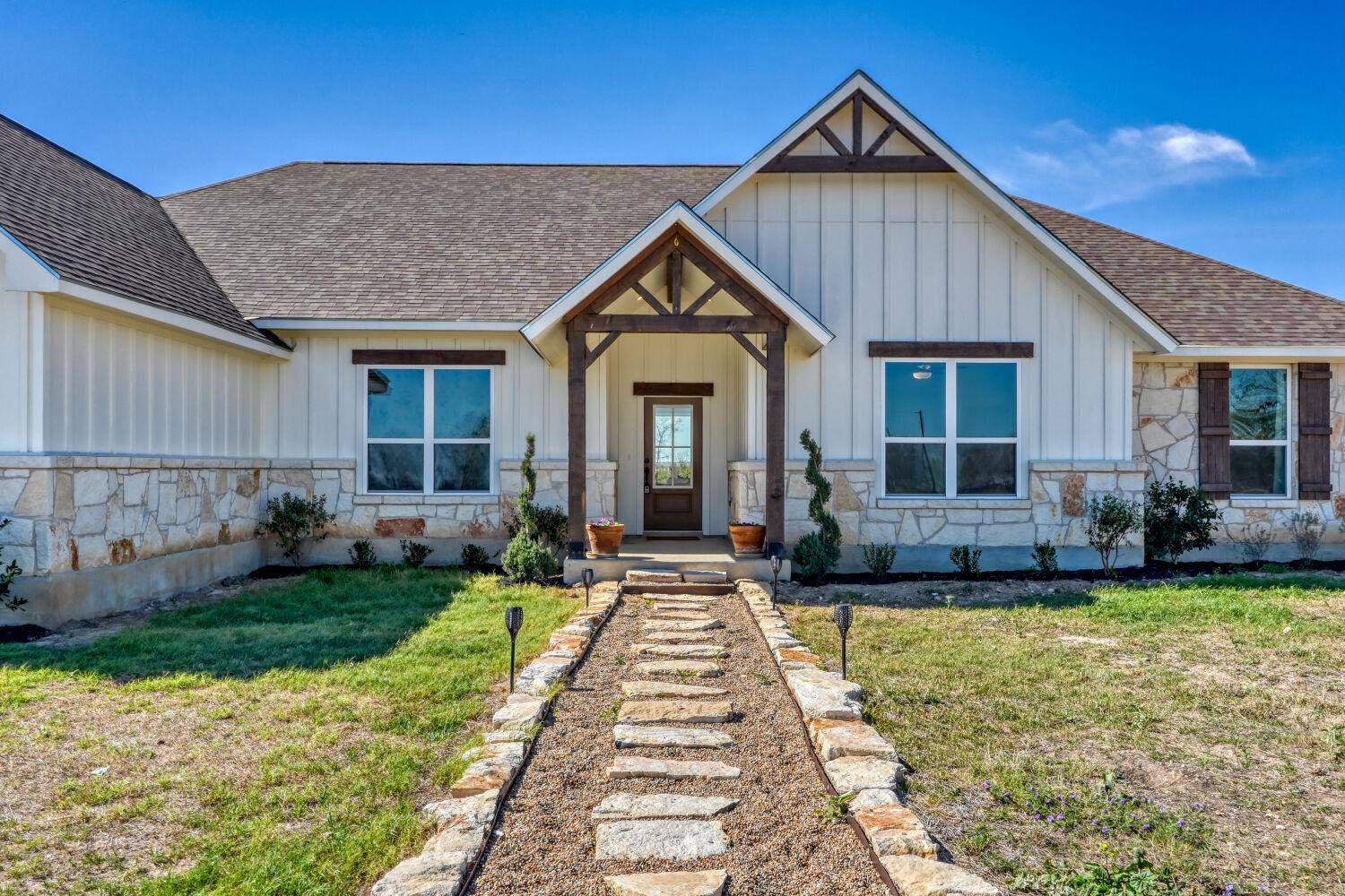 1642 Scull RD, San Marcos, TX 78666