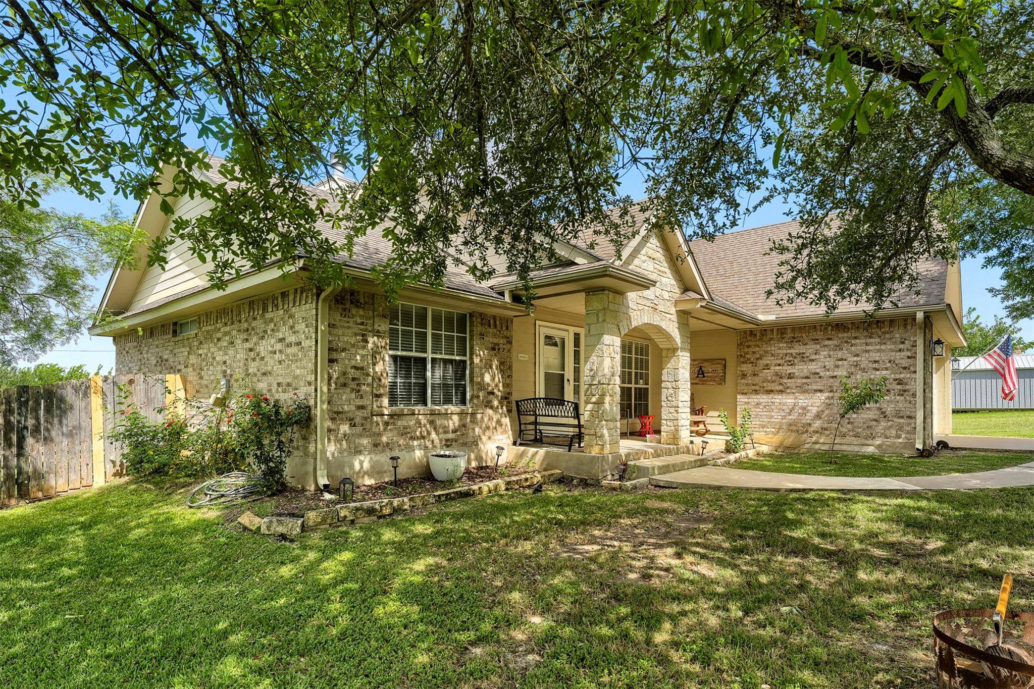 1105 2nd ST, Jarrell, TX 76537