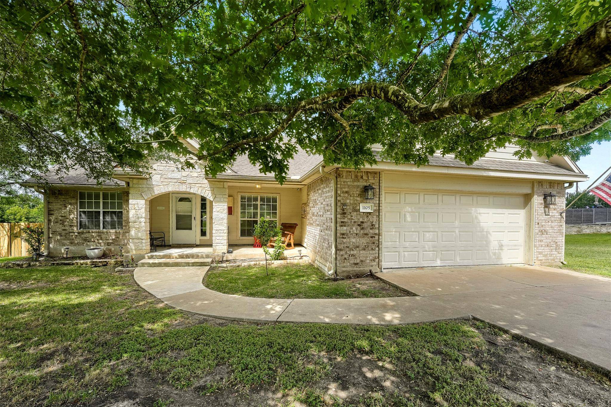 1105 2nd ST, Jarrell, TX 76537