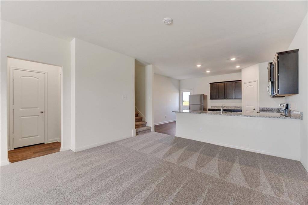 105 Brunswick LN, Jarrell, TX 76537