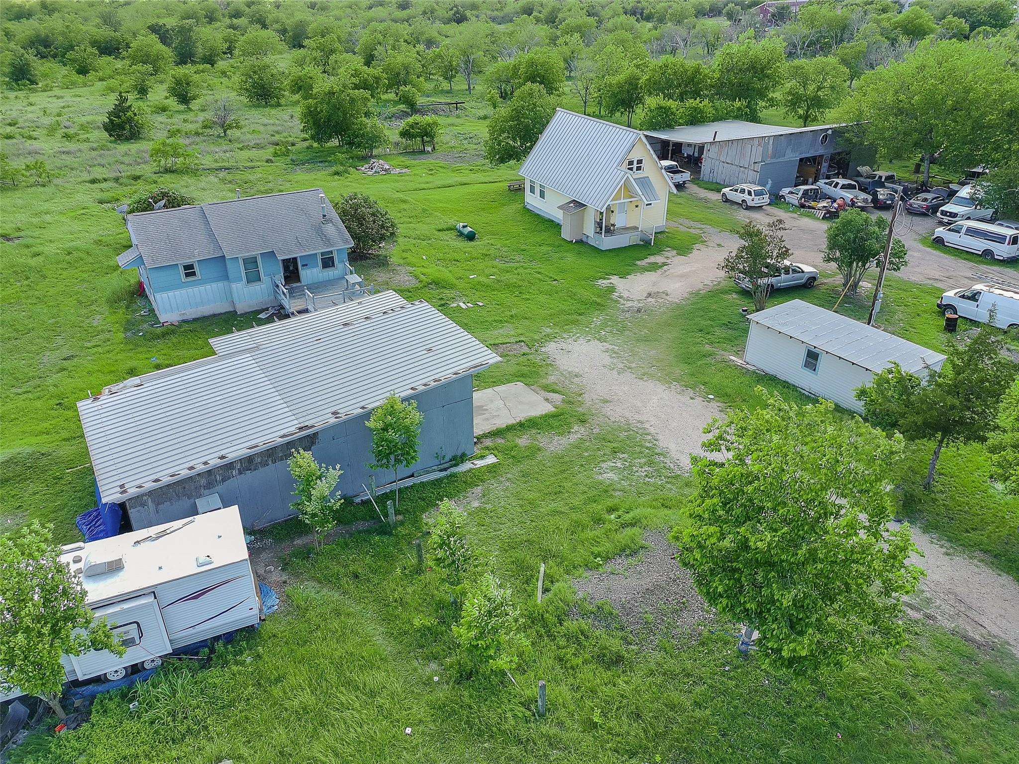 925 Longhollow RD, Dale, TX 78616