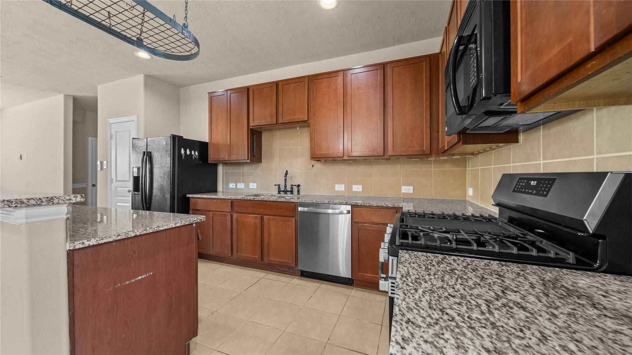 2237 Onyx CT, Texas City, TX 77591